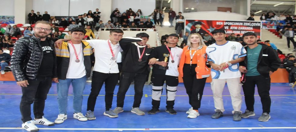 Bulanık´Ta Liseler Arası Voleybol Turnuvası Düzenlendi